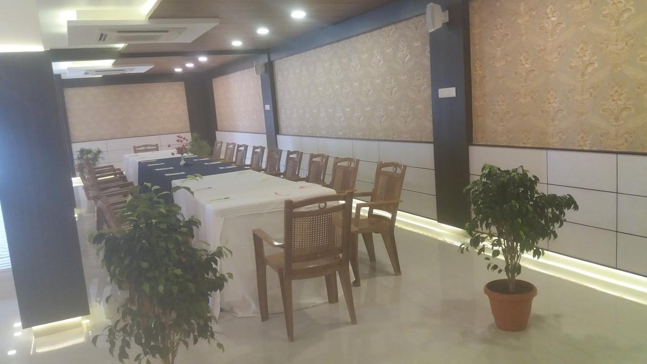 Kr Residency Hotel Kanadukattan Exterior photo