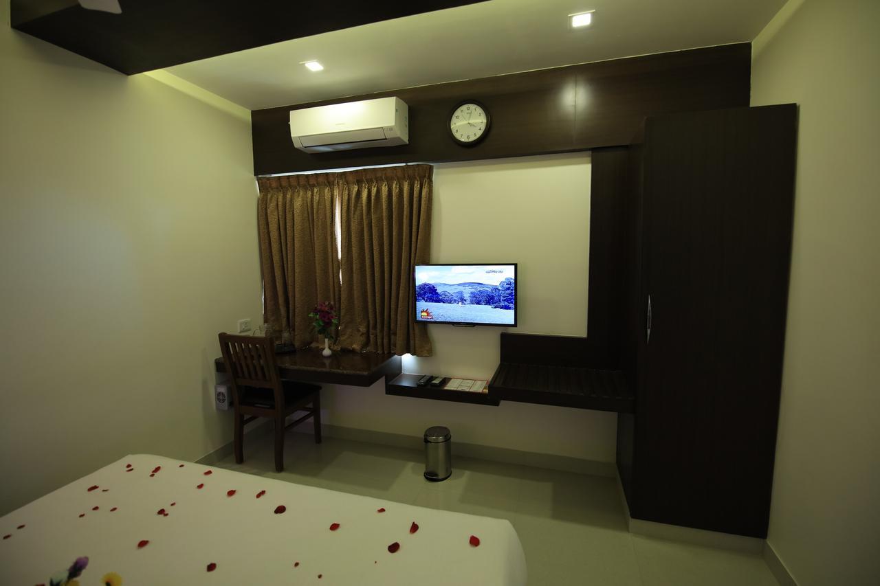 Kr Residency Hotel Kanadukattan Exterior photo